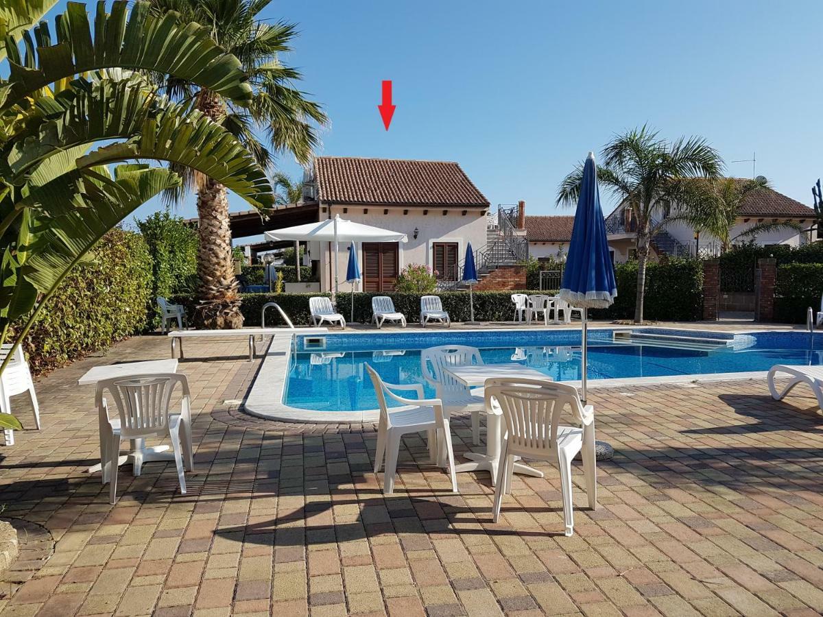 カンポフェリーチェ・ディ・ロッチェッラ Mansarda Con Vista Piscinaヴィラ エクステリア 写真