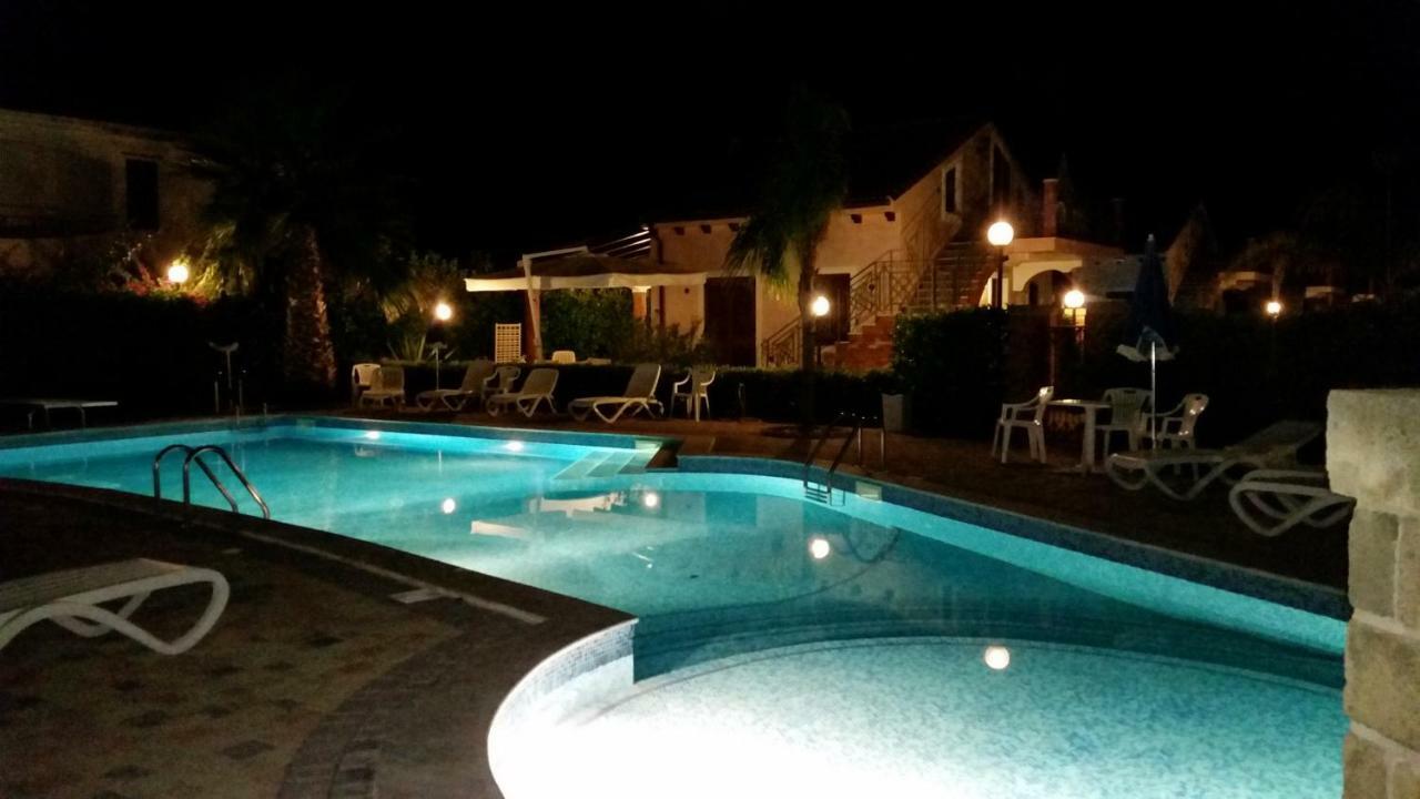 カンポフェリーチェ・ディ・ロッチェッラ Mansarda Con Vista Piscinaヴィラ エクステリア 写真