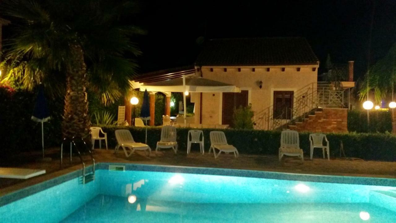 カンポフェリーチェ・ディ・ロッチェッラ Mansarda Con Vista Piscinaヴィラ エクステリア 写真